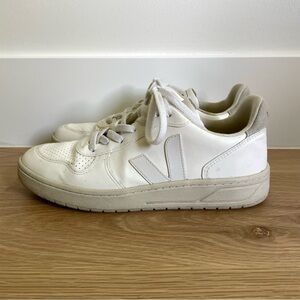 Veja V10 Sneakers